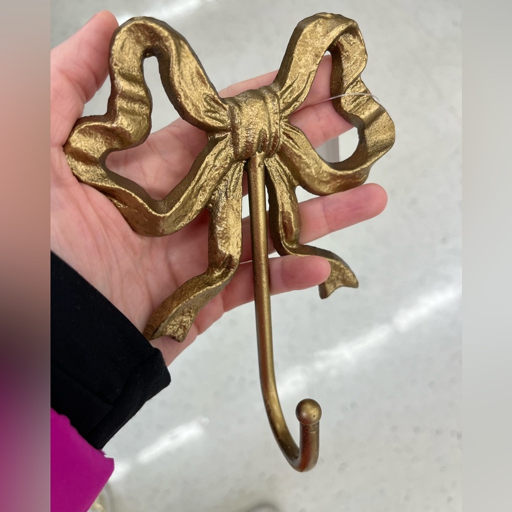 Gold bow hook